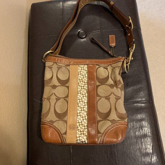 Coach Handbags - Vintage Coach Bag J0668-10542